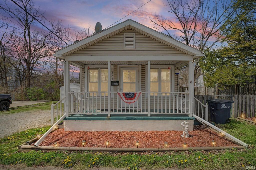 Photo of 102 N Hoke Avenue, Frankfort, IN 46041 (MLS # 202612912)