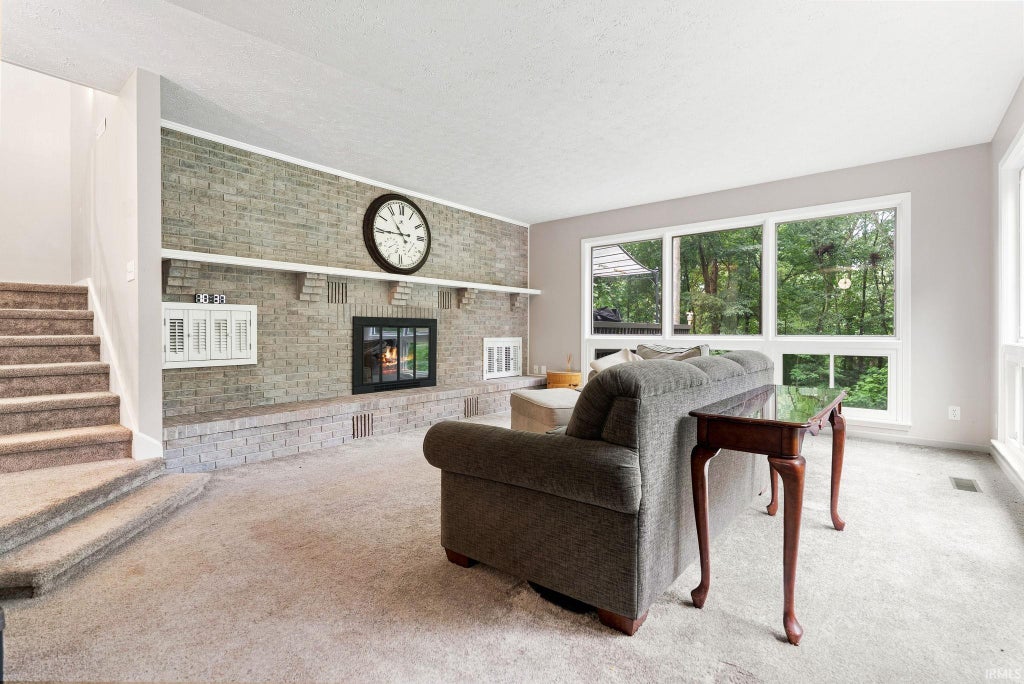 Photo of 1177 N Shagbark Drive, Warsaw, IN 46582 (MLS # 202633699)