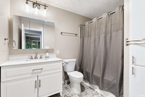 Tiny photo for 1177 N Shagbark Drive, Warsaw, IN 46582 (MLS # 202633699)