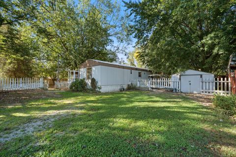 Photo of 4155 N Runkle Drive, Warsaw, IN 46582 (MLS # 202539963)