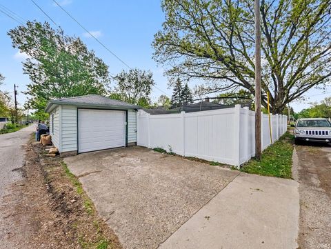 Tiny photo for 1015 S 23rd Street, Lafayette, IN 47905 (MLS # 202614873)