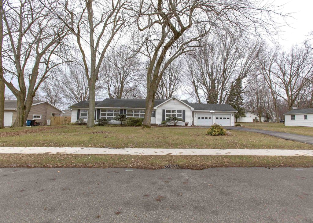 Photo of 702 W Spring Street, Fremont, IN 46737 (MLS # 202549723)