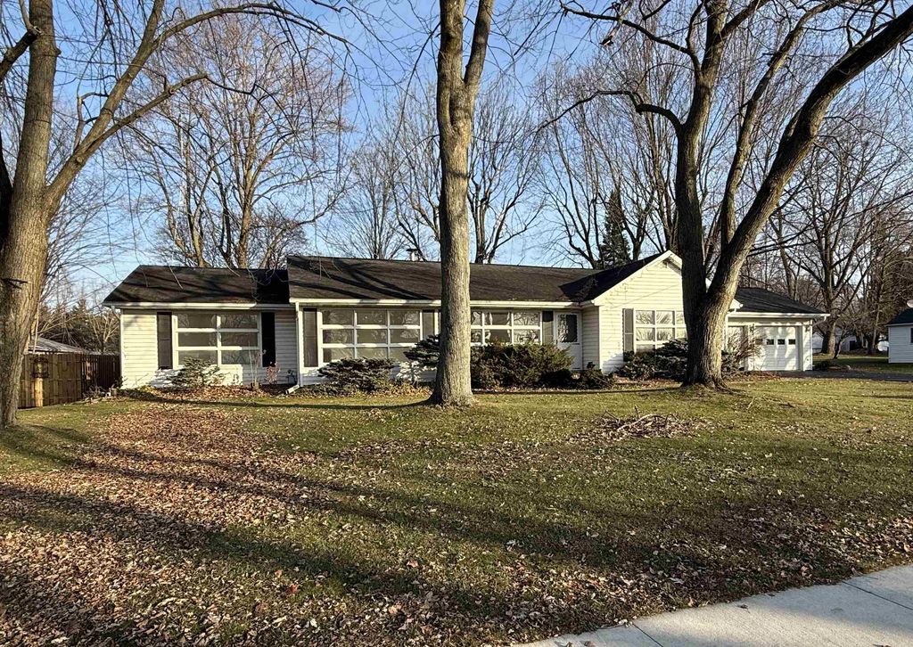 Photo of 702 W Spring Street, Fremont, IN 46737 (MLS # 202549723)