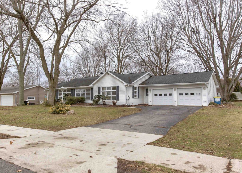 Photo of 702 W Spring Street, Fremont, IN 46737 (MLS # 202549723)