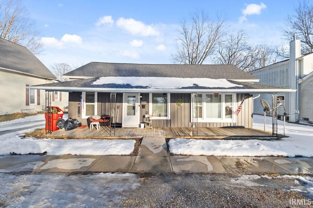 Photo of 301 S Washington Street, Pierceton, IN 46582 (MLS # 202604867)