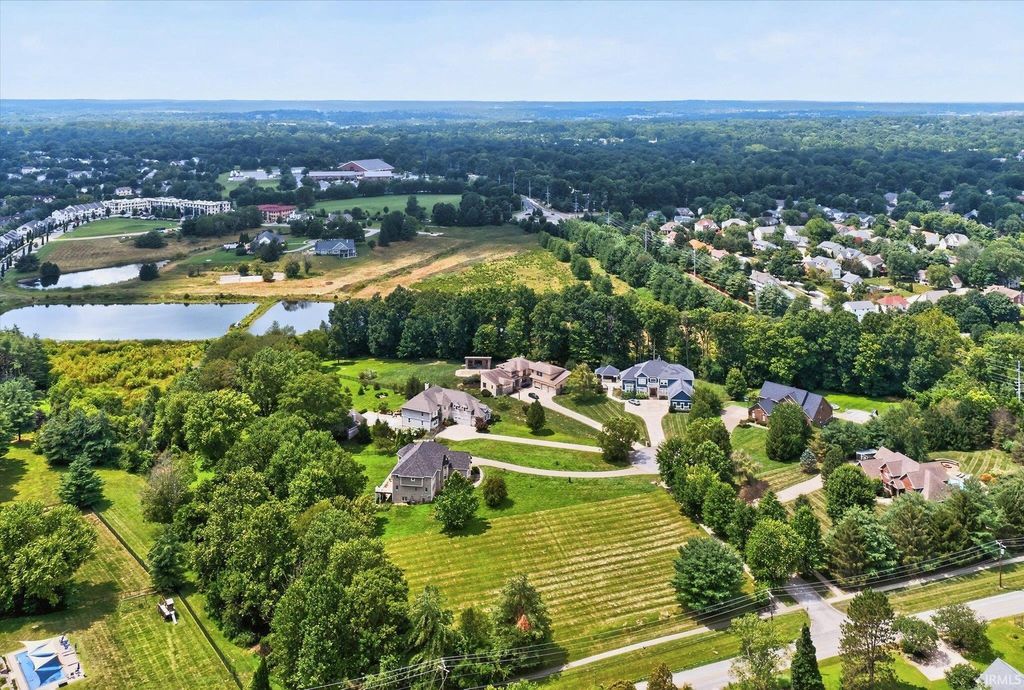 Photo of 3470 E Terra Cove Court #4B, Bloomington, IN 47401 (MLS # 202610241)