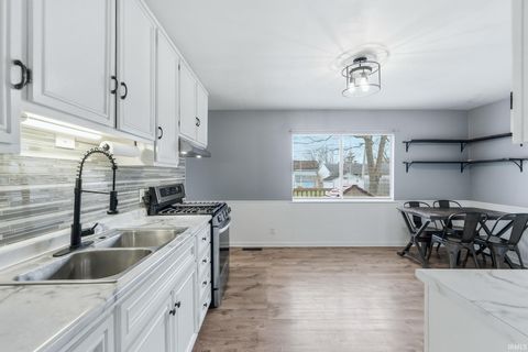 Tiny photo for 17 Sunset Drive, Bluffton, IN 46714 (MLS # 202611003)