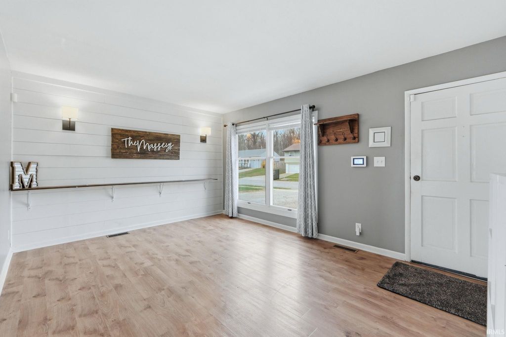 Photo of 17 Sunset Drive, Bluffton, IN 46714 (MLS # 202611003)