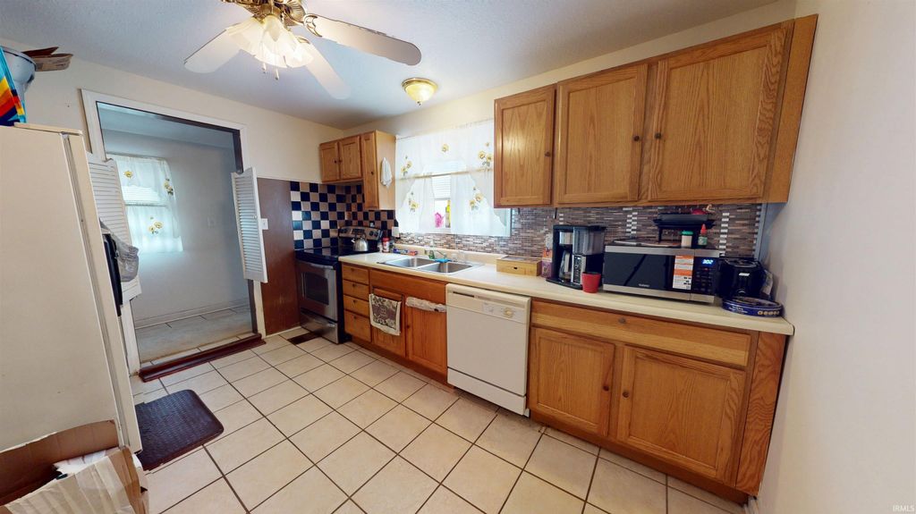 Photo of 614 W 5th Street, Marion, IN 46953 (MLS # 202608962)