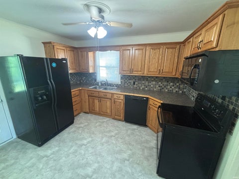 Tiny photo for 3 Hunter Court, Vincennes, IN 47591 (MLS # 202631599)