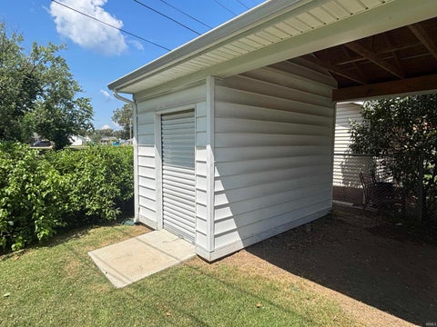 Tiny photo for 3 Hunter Court, Vincennes, IN 47591 (MLS # 202631599)
