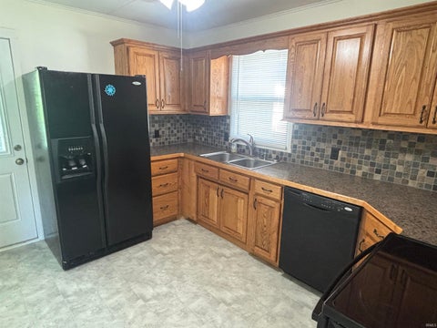 Tiny photo for 3 Hunter Court, Vincennes, IN 47591 (MLS # 202631599)