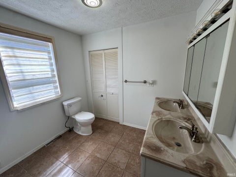 Tiny photo for 512 E 8th Street, Rochester, IN 46975 (MLS # 202629686)