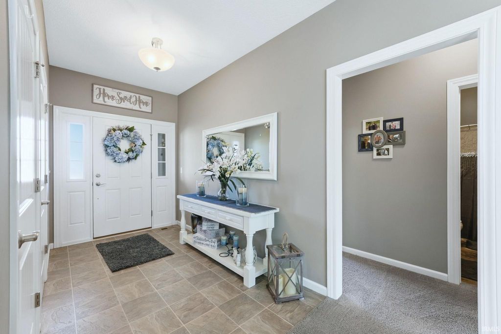 Photo of 127 N Wildthorne Court, Columbia City, IN 46725 (MLS # 202606499)