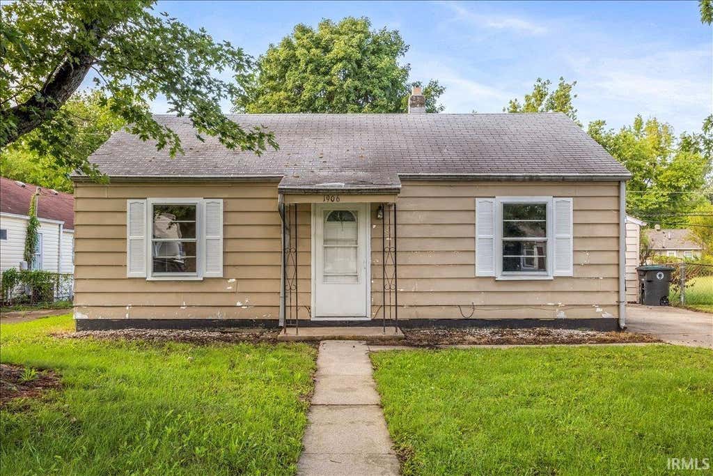 Photo of 1906 E 24th Street, Muncie, IN 47302 (MLS # 202634249)