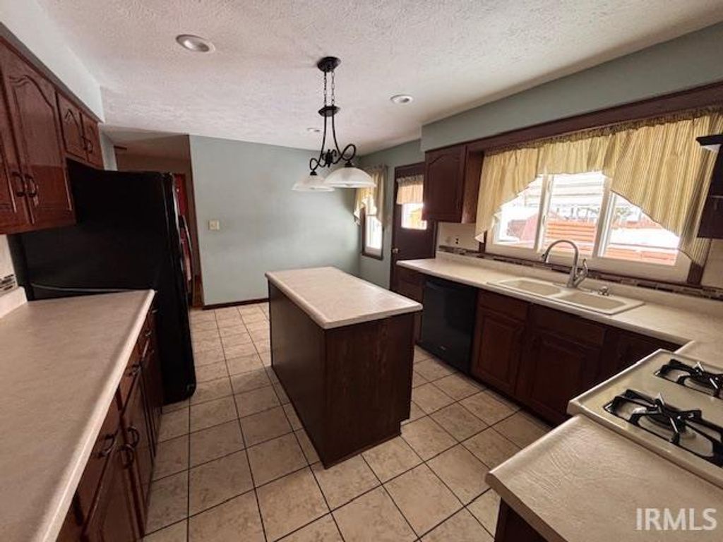 Photo of 700 S Sharon Avenue, Fowler, IN 47944 (MLS # 202548350)