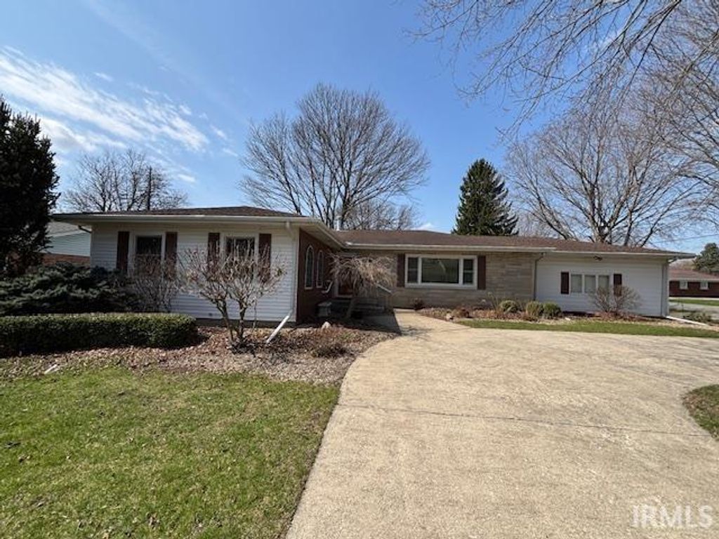 Photo of 700 S Sharon Avenue, Fowler, IN 47944 (MLS # 202548350)