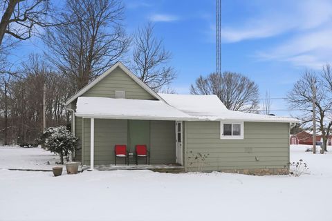 Tiny photo for 11184 S 250 West Road, Silver Lake, IN 46982 (MLS # 202601715)
