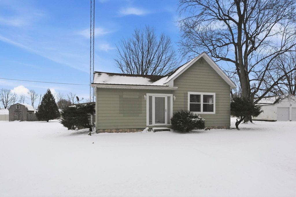 Photo of 11184 S 250 West Road, Silver Lake, IN 46982 (MLS # 202601715)