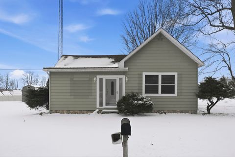Tiny photo for 11184 S 250 West Road, Silver Lake, IN 46982 (MLS # 202601715)