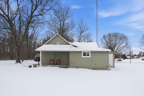 Tiny photo for 11184 S 250 West Road, Silver Lake, IN 46982 (MLS # 202601715)