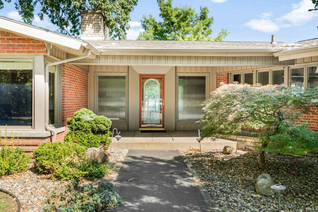 Photo of 3650 Gordon Road, Elkhart, IN 46516 (MLS # 202638207)