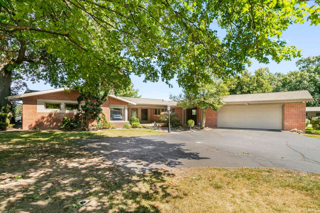 Photo of 3650 Gordon Road, Elkhart, IN 46516 (MLS # 202638207)