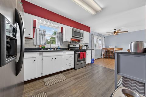 Tiny photo for 612 W MAIN Street, Greentown, IN 46936 (MLS # 202627099)