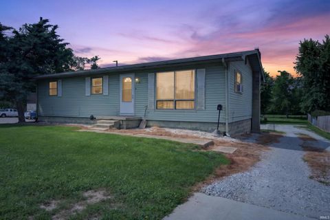 Photo of 612 W MAIN Street, Greentown, IN 46936 (MLS # 202627099)