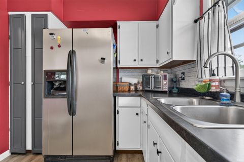 Tiny photo for 612 W MAIN Street, Greentown, IN 46936 (MLS # 202627099)