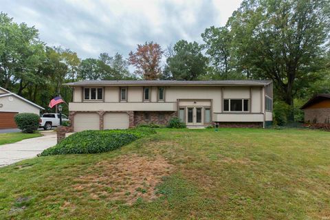 Photo of 16830 Londonberry Lane, South Bend, IN 46635 (MLS # 202540660)