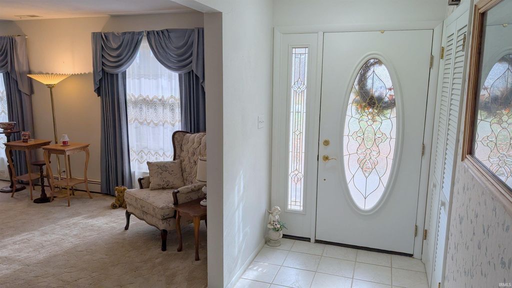 Photo of 915 Summit Avenue, Bluffton, IN 46714 (MLS # 202547189)