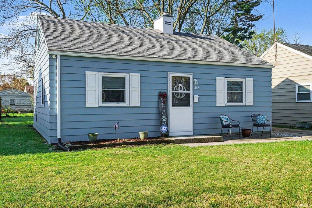 Photo of 208 Luelde Street, South Bend, IN 46614 (MLS # 202613775)