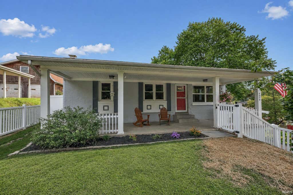 Photo of 4008 W Oregon Street, Evansville, IN 47720 (MLS # 202635282)