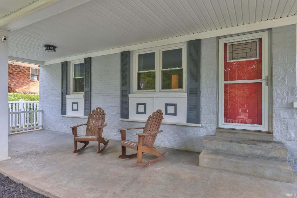 Photo of 4008 W Oregon Street, Evansville, IN 47720 (MLS # 202635282)