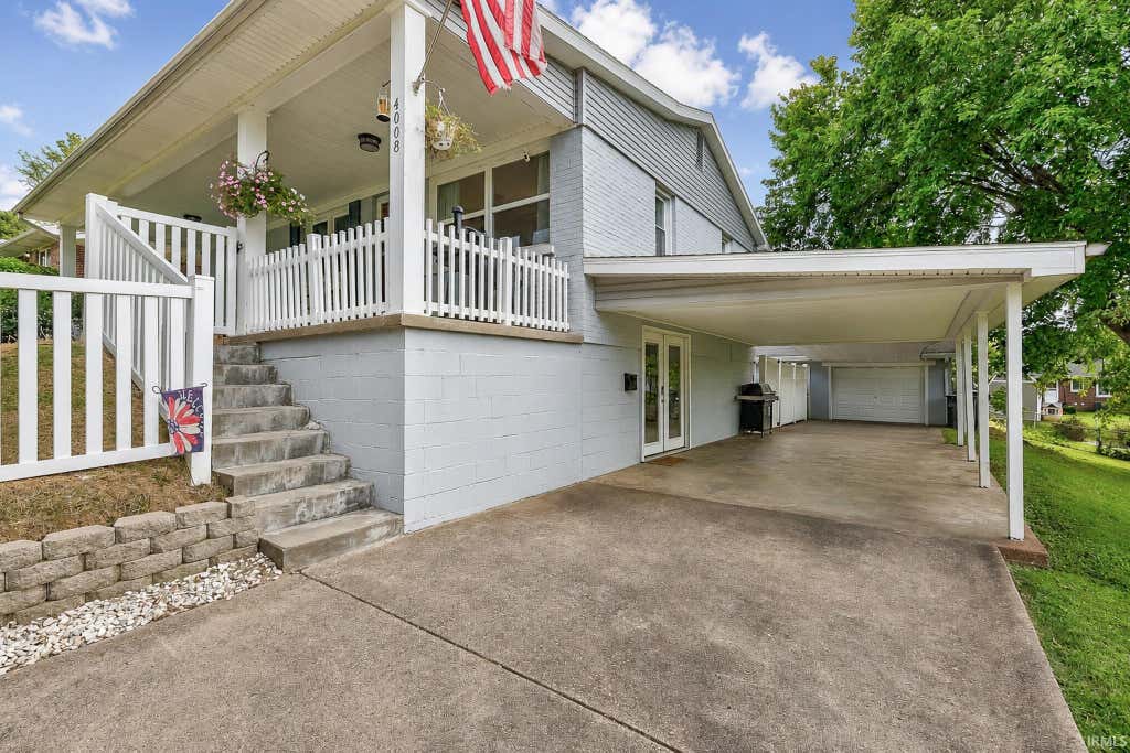 Photo of 4008 W Oregon Street, Evansville, IN 47720 (MLS # 202635282)