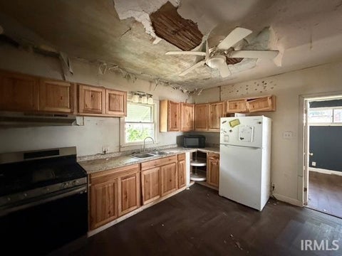 Tiny photo for 1405 5th Street, Bedford, IN 47421 (MLS # 202638809)
