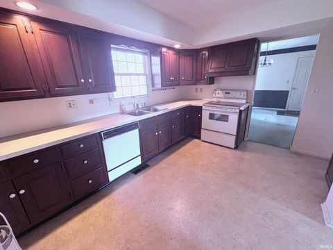 Tiny photo for 1316 Oriole Drive, Warsaw, IN 46580 (MLS # 202608686)