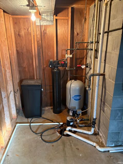 Tiny photo for 1316 Oriole Drive, Warsaw, IN 46580 (MLS # 202608686)