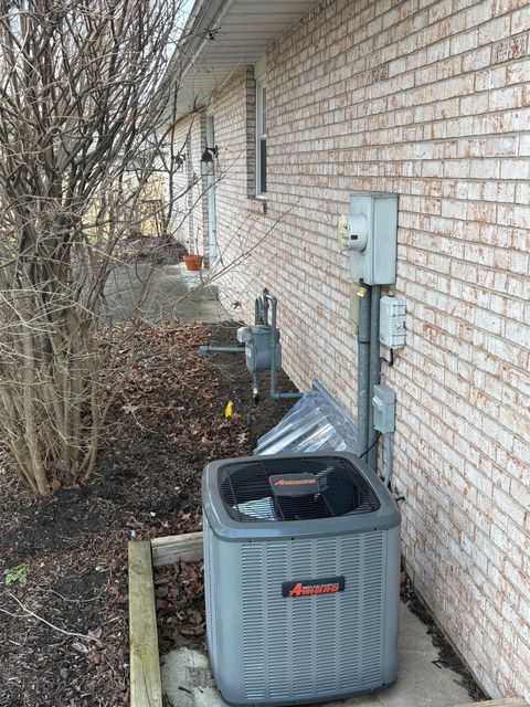 Tiny photo for 1316 Oriole Drive, Warsaw, IN 46580 (MLS # 202608686)