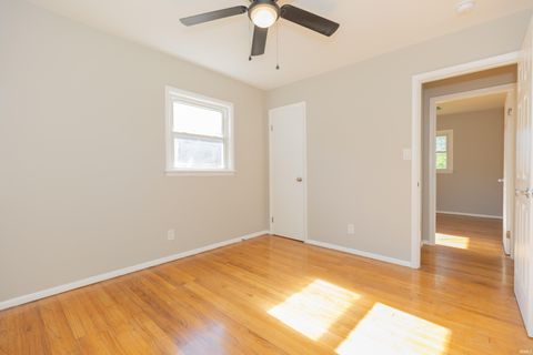 Tiny photo for 2017 Ridgeway Avenue, Evansville, IN 47714 (MLS # 202618454)