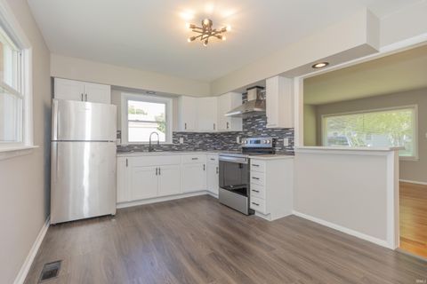 Tiny photo for 2017 Ridgeway Avenue, Evansville, IN 47714 (MLS # 202618454)