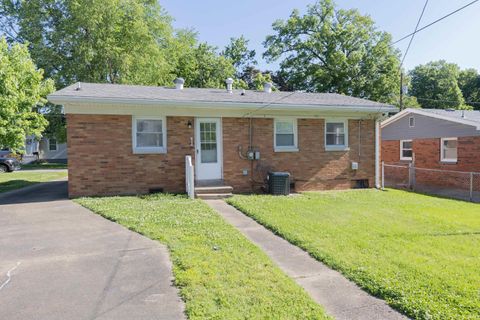 Tiny photo for 2017 Ridgeway Avenue, Evansville, IN 47714 (MLS # 202618454)