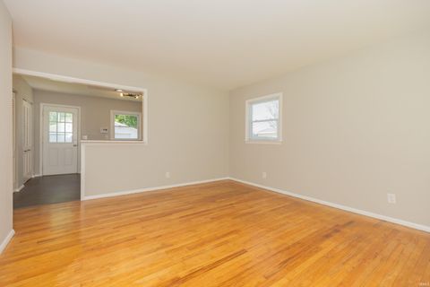 Tiny photo for 2017 Ridgeway Avenue, Evansville, IN 47714 (MLS # 202618454)