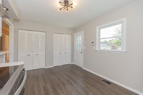 Tiny photo for 2017 Ridgeway Avenue, Evansville, IN 47714 (MLS # 202618454)