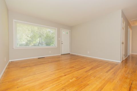 Tiny photo for 2017 Ridgeway Avenue, Evansville, IN 47714 (MLS # 202618454)