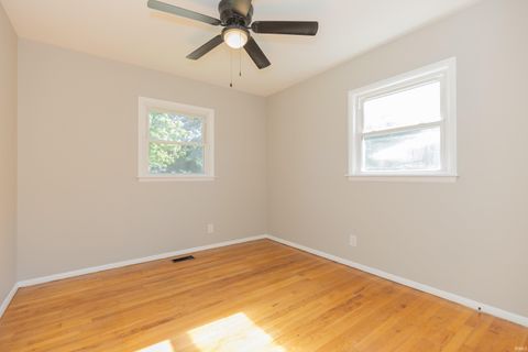 Tiny photo for 2017 Ridgeway Avenue, Evansville, IN 47714 (MLS # 202618454)