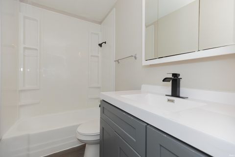 Tiny photo for 2017 Ridgeway Avenue, Evansville, IN 47714 (MLS # 202618454)