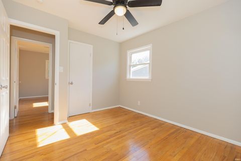 Tiny photo for 2017 Ridgeway Avenue, Evansville, IN 47714 (MLS # 202618454)