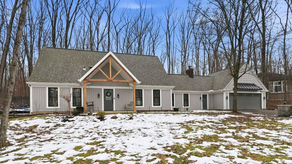 Photo of 1306 E Cedar Canyons Road, Fort Wayne, IN 46845 (MLS # 202605539)